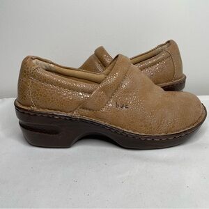 Børn Concept BOC Women's Size 7.5 Tan Slip On Clogs
